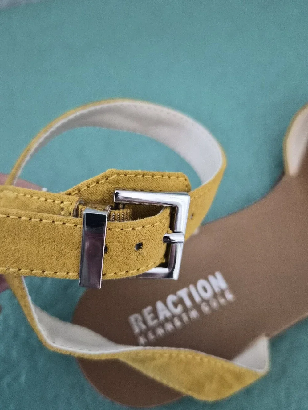 Kenneth Cole Reaction Jolly Mustard Yellow Suede Flat Sandals 7.5